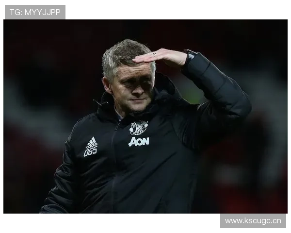 曼联重建进程混乱，战略缺失问题逐步反映在赛季表现与竞争格局中