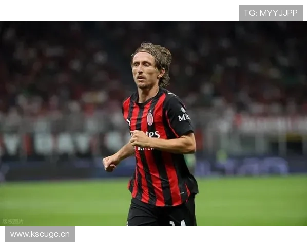 莫德里奇与蒂亚戈中场调度偏移形成体系分配趋势