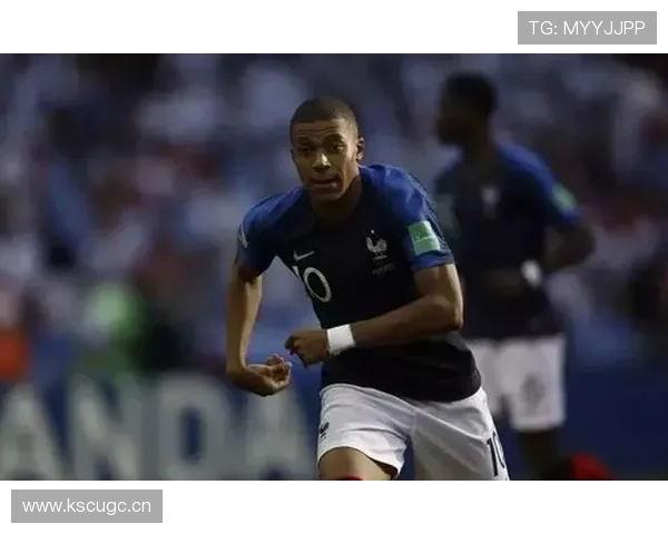 刚看到姆巴佩逛超市的片段，收银员递给他的那张账单把我笑懵了