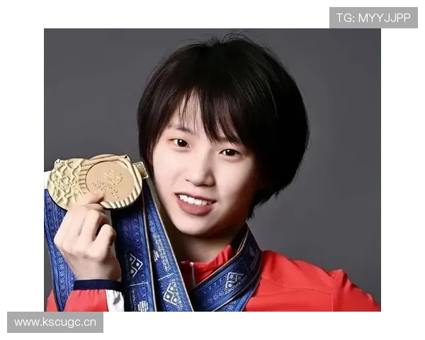 陈芋汐比赛看着严肃，场下竟然是个宠娃狂魔？这反差我服了